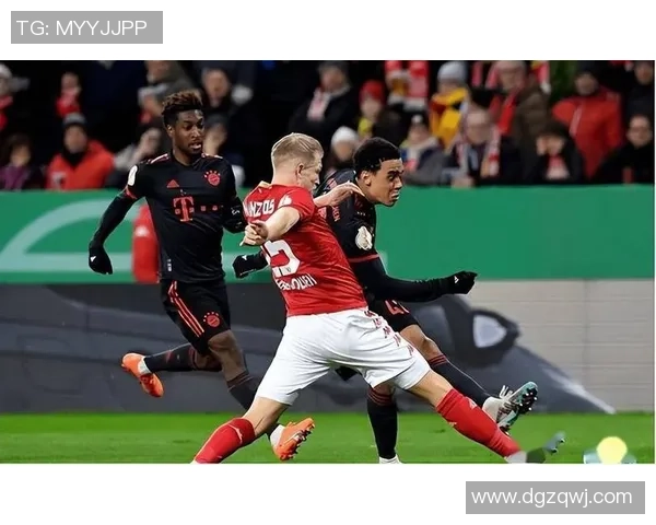 世界杯精彩对决曼联与拜仁战成平局乌龙球瞬间点燃全场激情