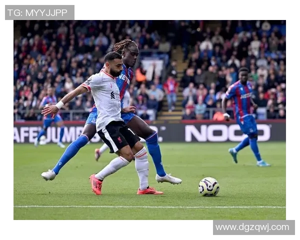 世界杯焦点战本菲卡与热刺0比0乌龙球引发争议判罚全场沸腾