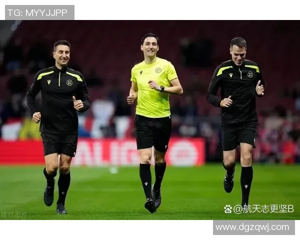 国王杯激战：拜仁大胜巴黎乌龙球引发争议判罚全场沸腾