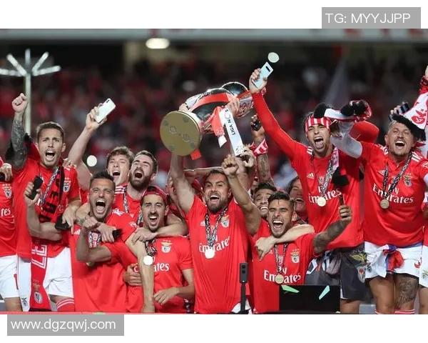 欧冠精彩对决：多特蒙德与本菲卡激战成平局点球大战引发全场热烈反响