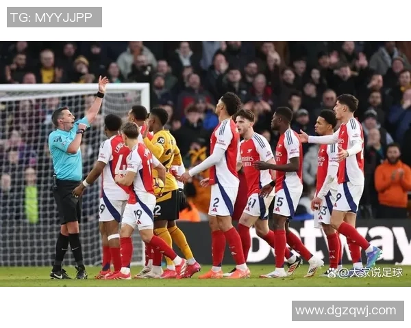 英超激战：那不勒斯与阿森纳战平乌龙球引发争议判罚引爆全场气氛