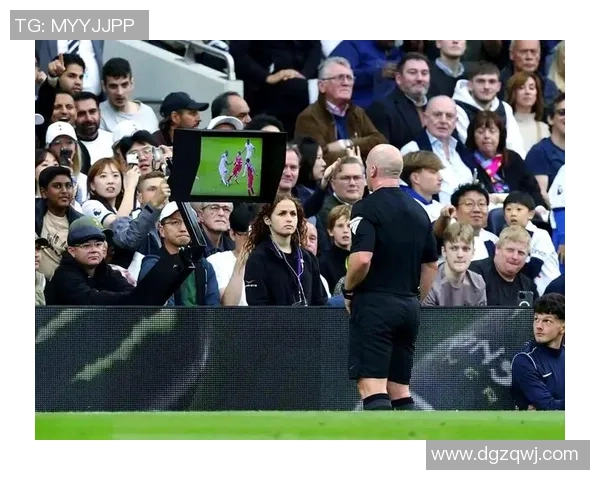 意甲激战:里昂与热刺战成平局神扑引发争议判罚全场沸腾